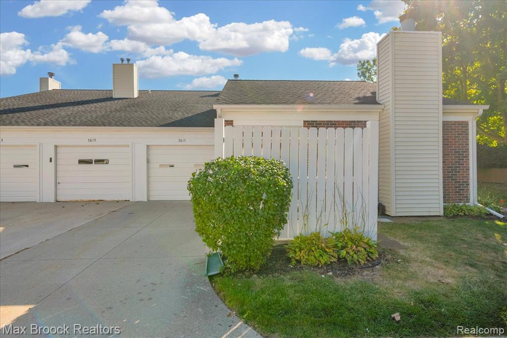 7617 Woodview Drive, Waterford, MI 48327 — Photo 27
