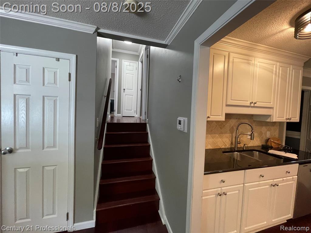709 Hollybrook Drive, Midland, MI 48642 — Photo 13