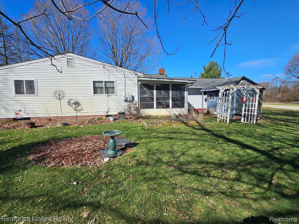 11043 Hamburg Road, Whitmore Lake, MI 48189 — Photo 9