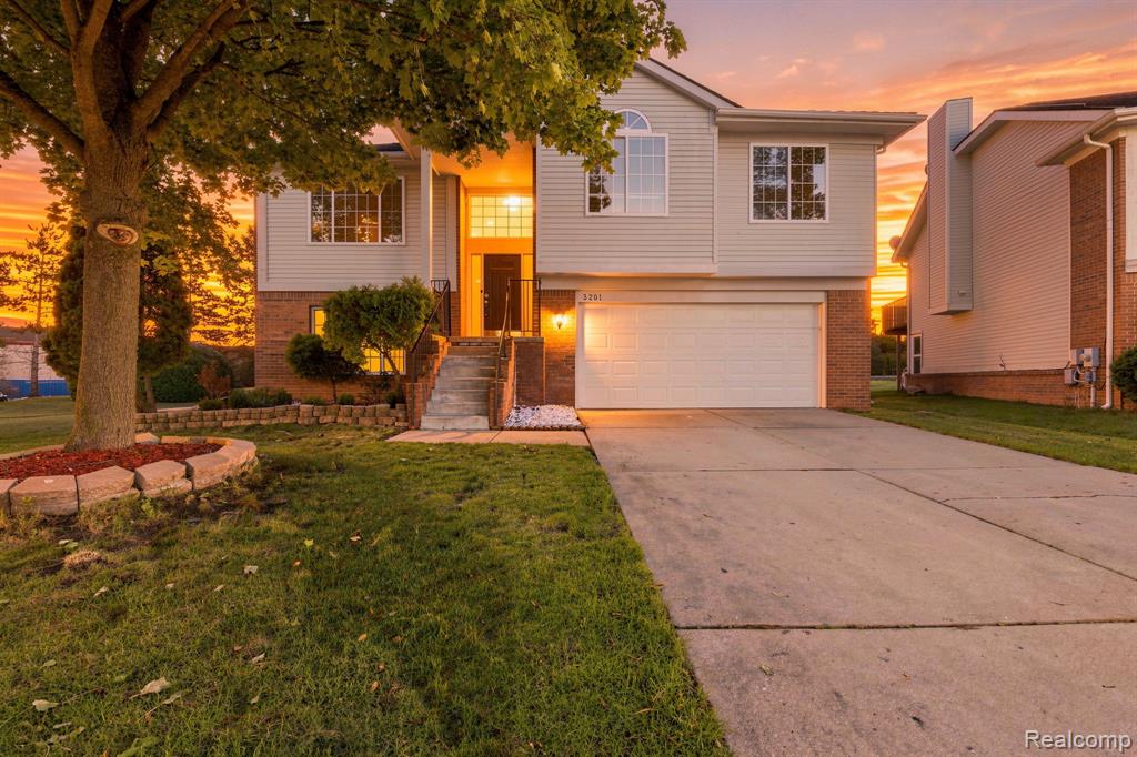 3201 Lynhurst Court, Rochester, MI 48306