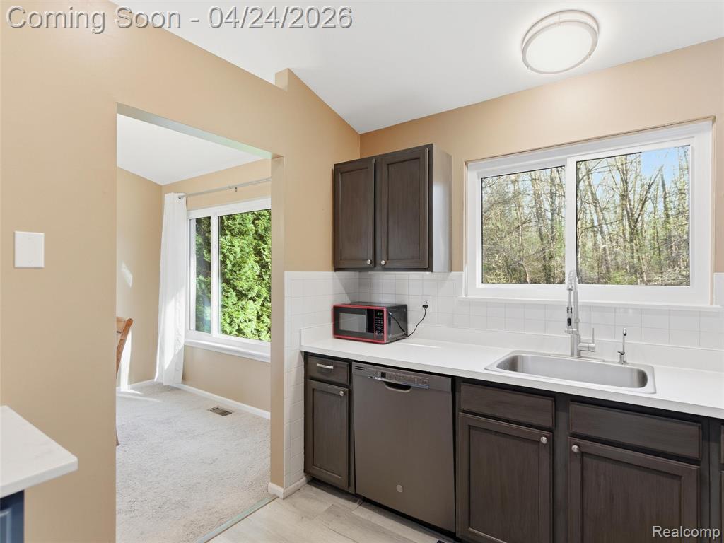 5617 Millpointe Drive, Waterford, MI 48327 — Photo 6