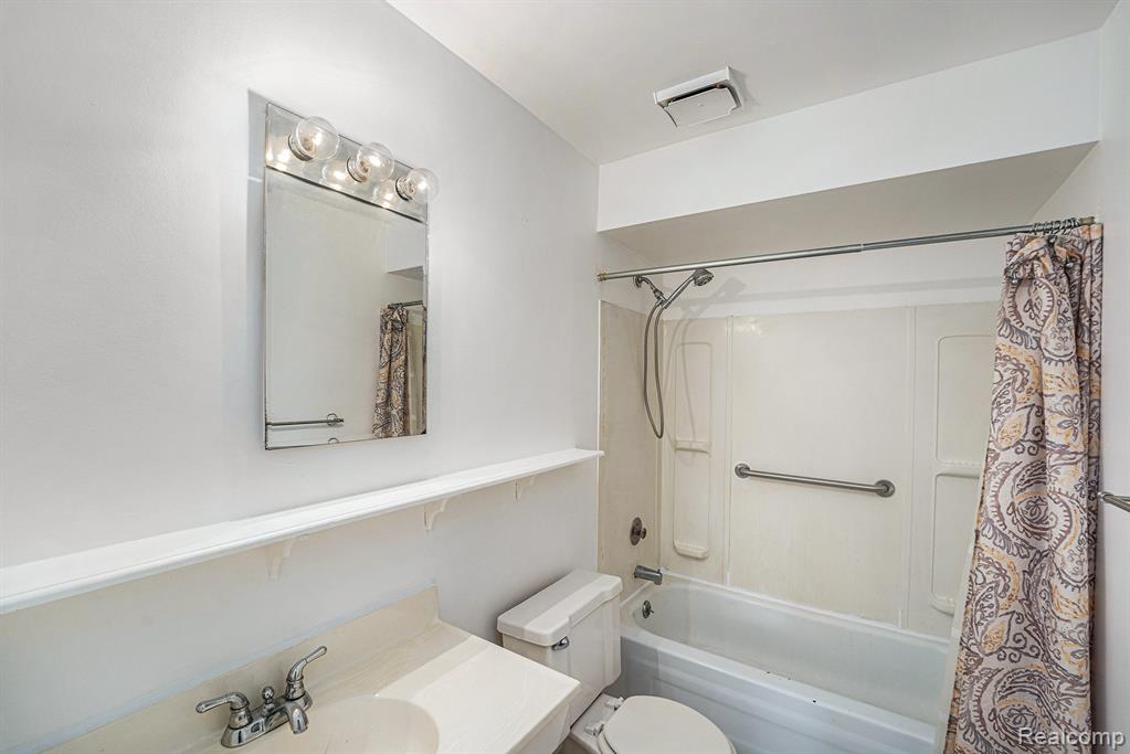 940 Mace Avenue, Madison Heights, MI 48071 — Photo 18