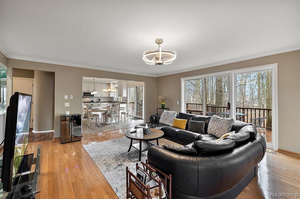 6988 LAKEMONT Circle, West Bloomfield, MI 48323 — Photo 18