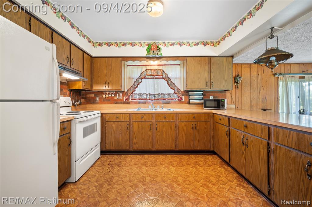 10600 Pinehill Drive, Holly, MI 48442 — Photo 9