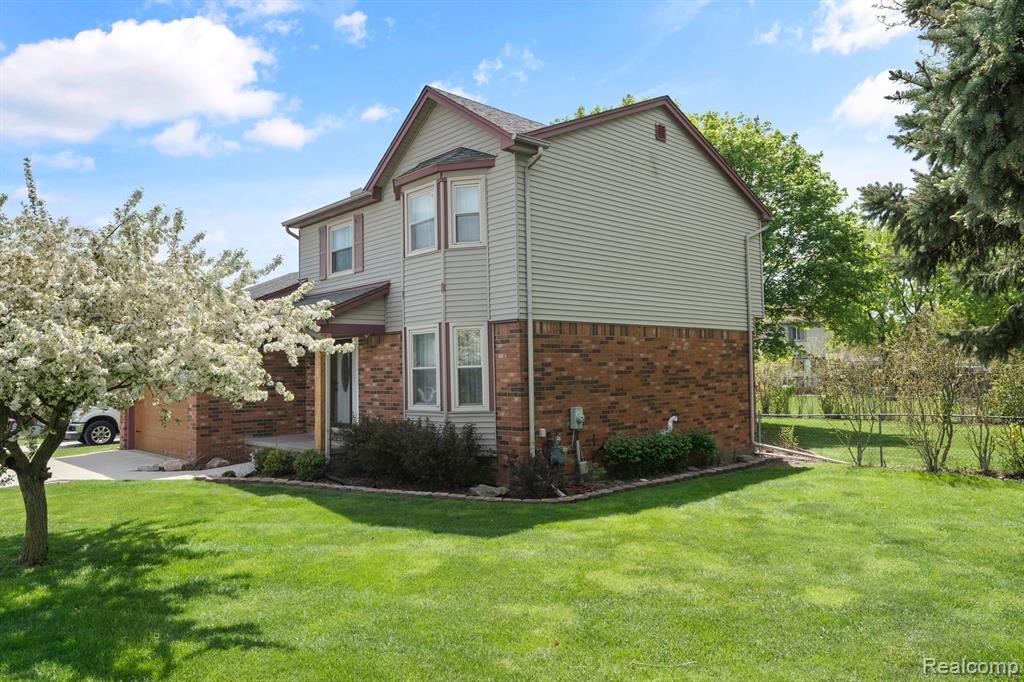 50631 NEWCASTLE Drive, Chesterfield, MI 48047 — Photo 8