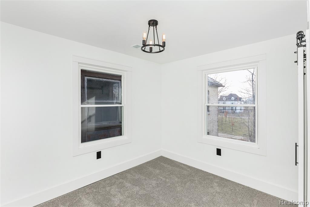 1583 Cadillac Boulevard, Detroit, MI 48214 — Photo 28