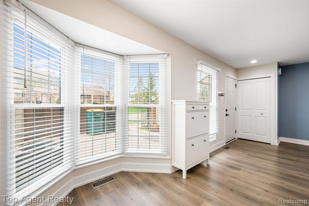 38887 Country Circle, Farmington Hills, MI 48331 — Photo 16