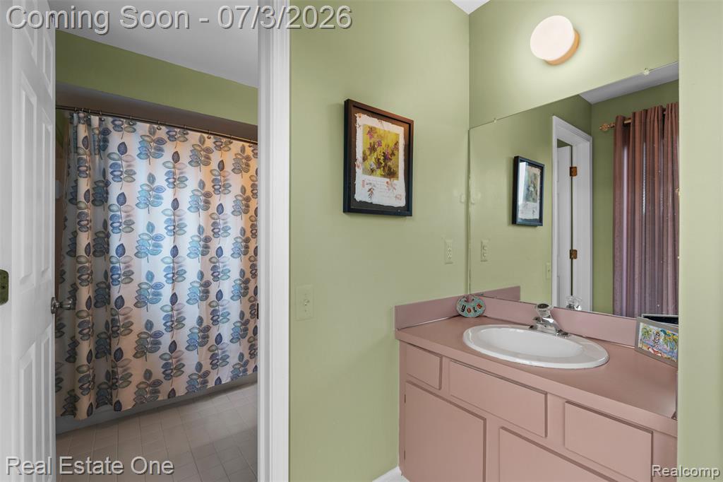 42185 Lochmoor Street, Clinton Twp, MI 48038 — Photo 23
