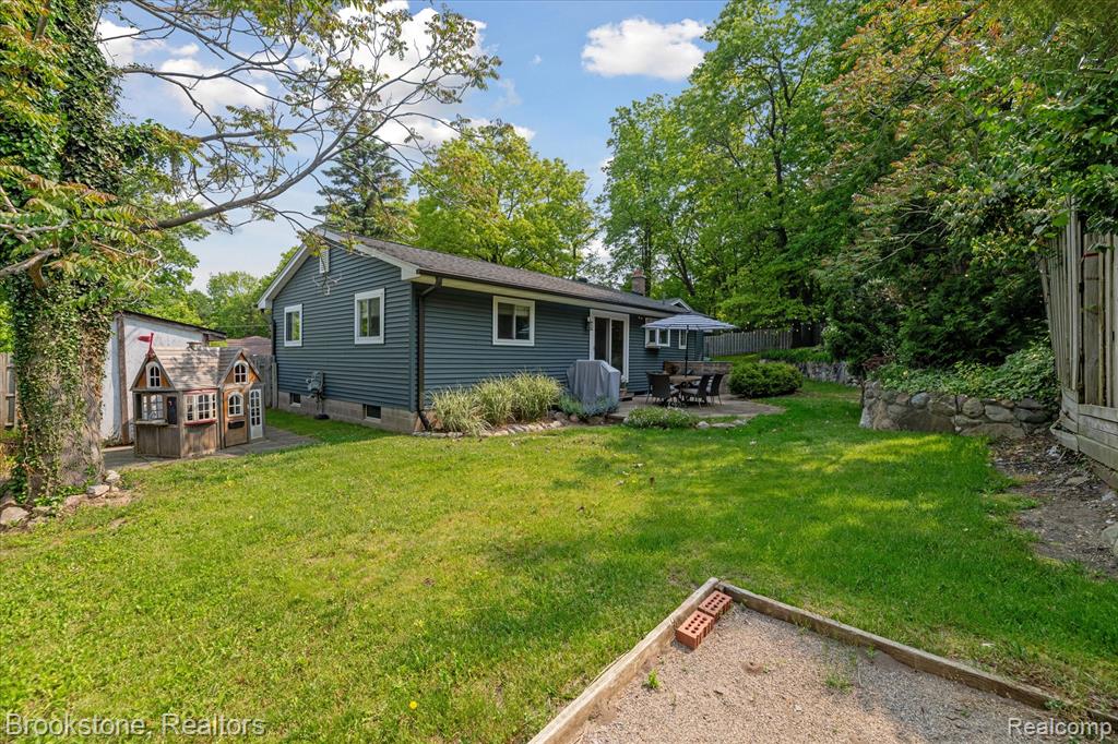 5007 Clearview Drive, Clarkston, MI 48348 — Photo 24
