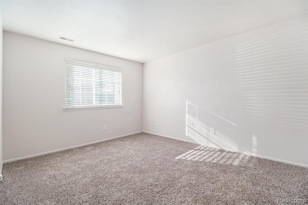 45200 Keding Street, 101, Utica, MI 48317 — Photo 8