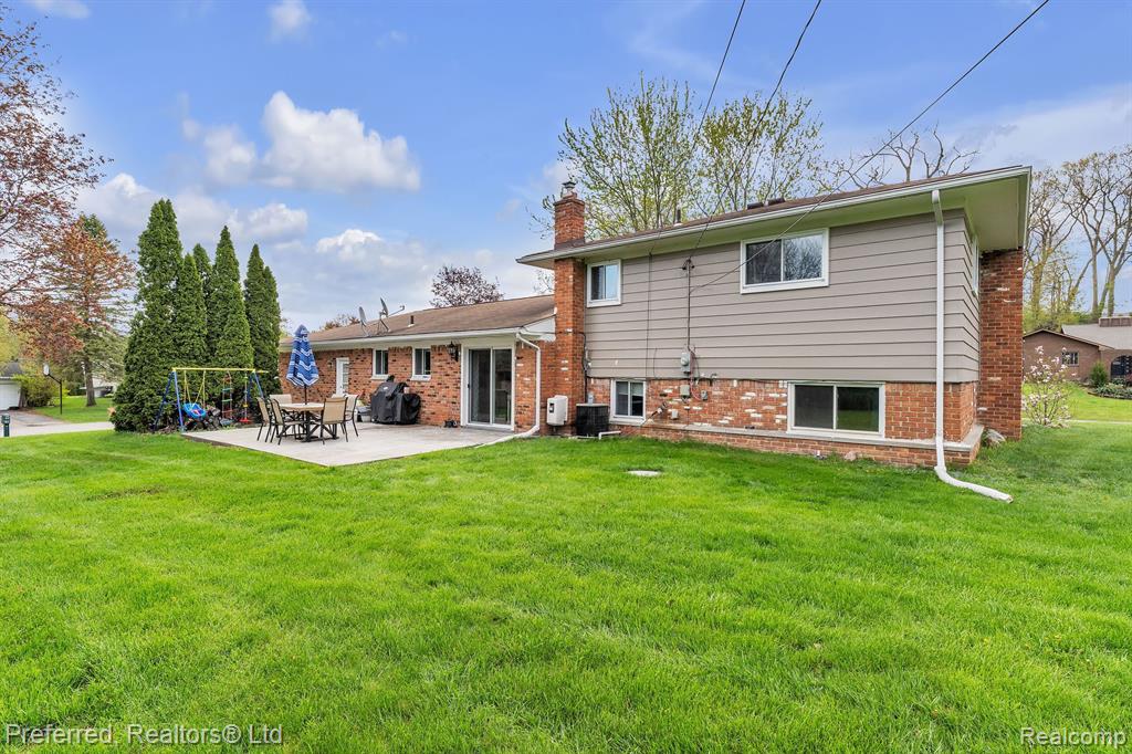 8722 WOODSHIRE Drive, White Lake, MI — Photo 39