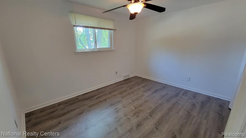 8753 LOZEN Drive, Sterling Heights, MI 48313 — Photo 18