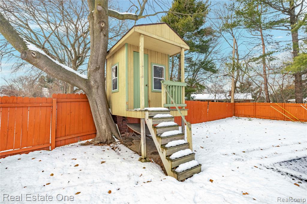 28615 Bloomfield Drive, Lathrup Village, MI 48076 — Photo 59