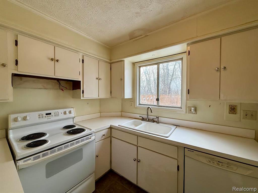 805 Estrada Drive, Belleville, MI 48111 — Photo 19