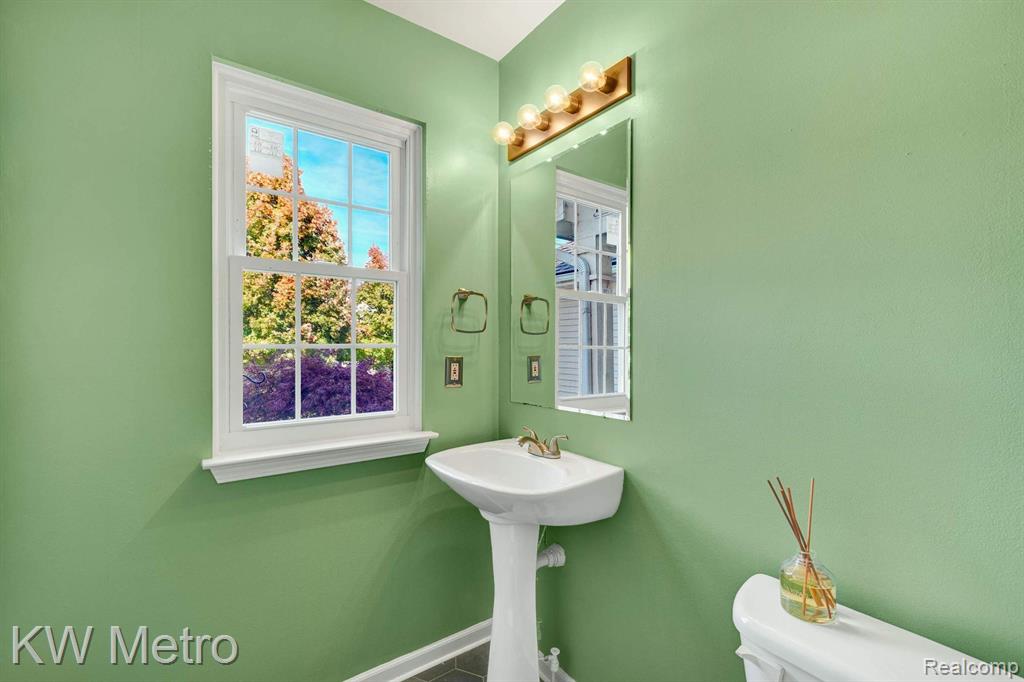 8590 BARRINGTON Drive, Ypsilanti, MI 48198 — Photo 15