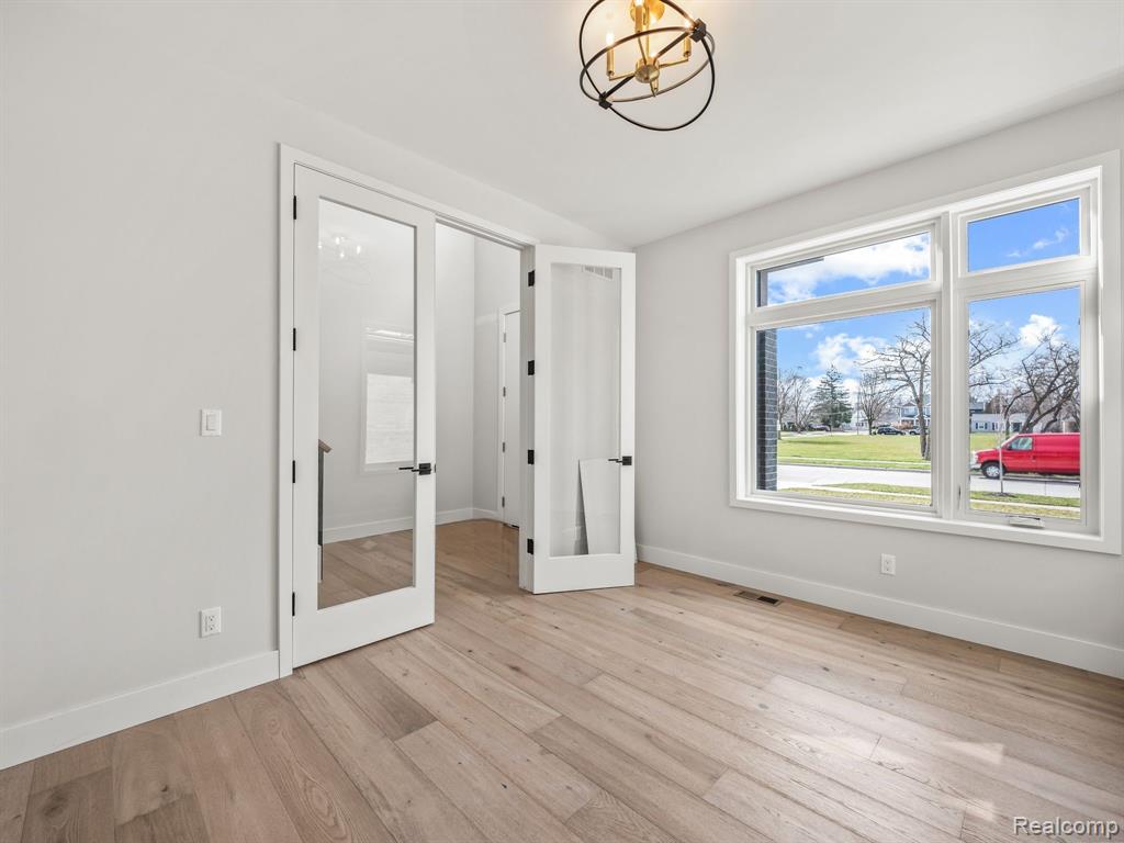 4304 MANDALAY Avenue, Royal Oak, MI 48073 — Photo 15