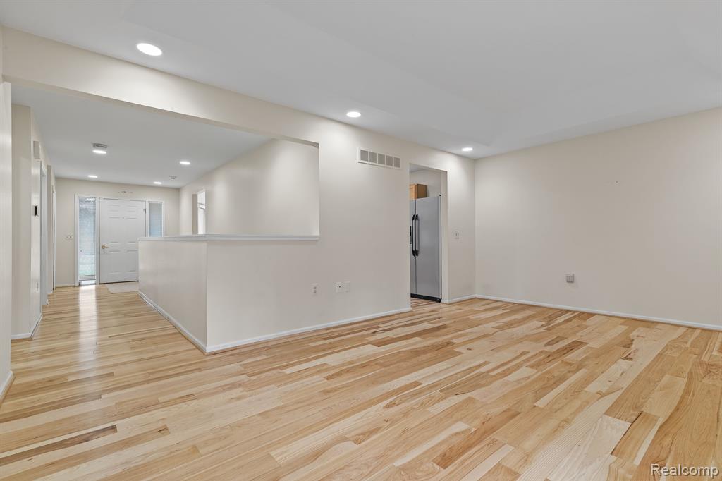 21429 ARCHWOOD Circle, 21, Farmington Hills, MI 48336 — Photo 16