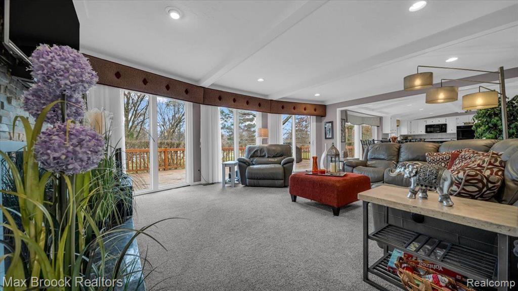 404 SHELLBOURNE Drive, Rochester Hills, MI 48309 — Photo 20