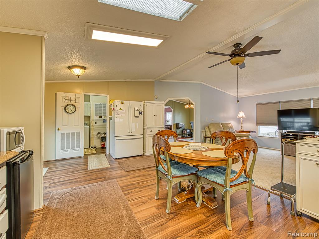 29403 Wedgewood, Flat Rock, MI 48134 — Photo 4