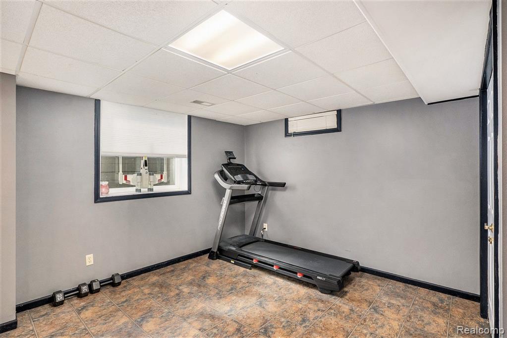 6084 Chatham Court, Grand Blanc, MI 48439 — Photo 28