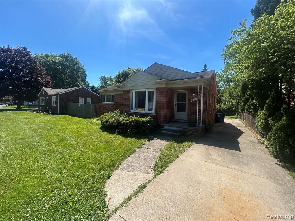 27225 LYNDON, Redford, MI 48239