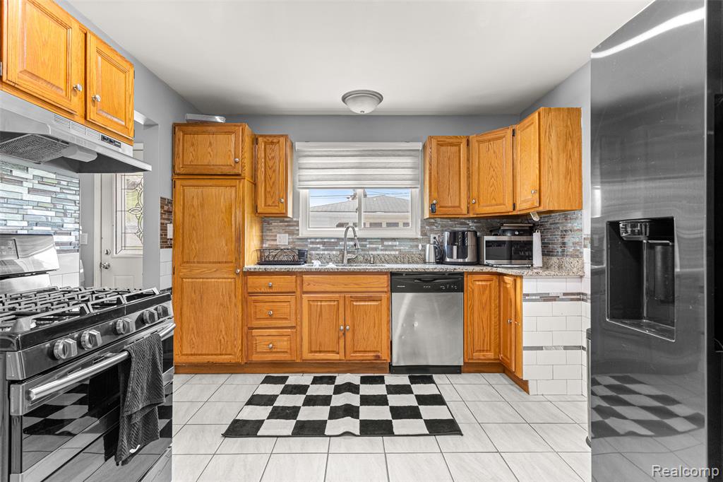 8039 Nightingale Street, Dearborn Heights, MI 48127 — Photo 8