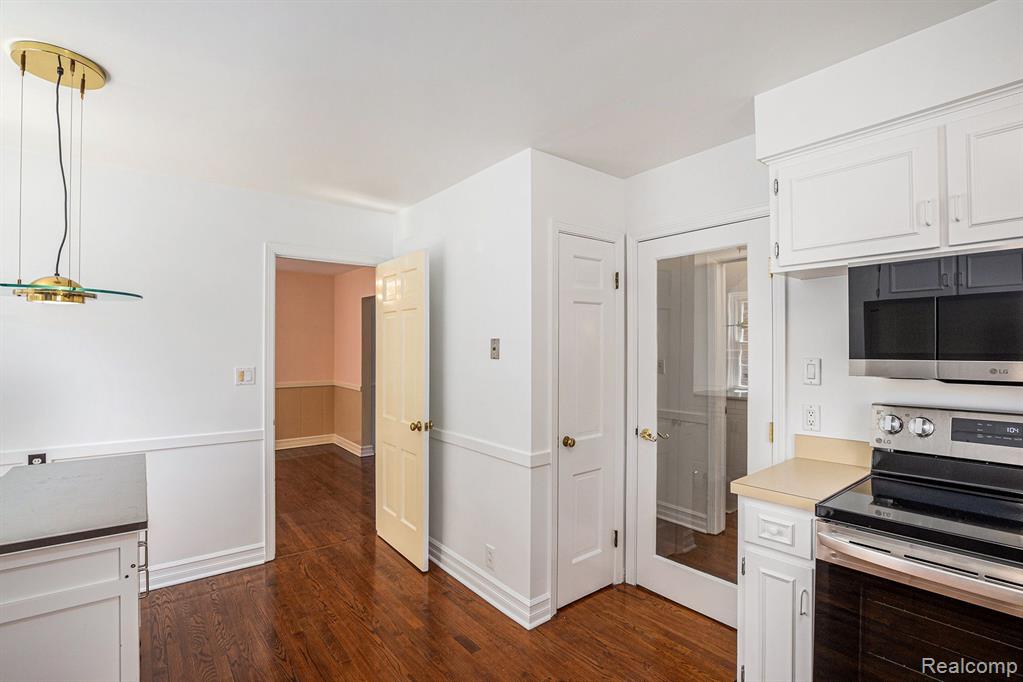 913 BEARD Street, Flint, MI 48503 — Photo 10