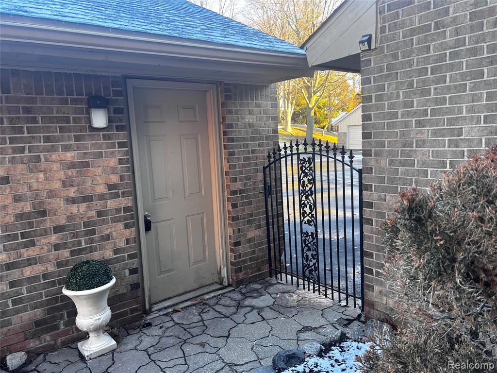 35467 Heritage Lane, Farmington, MI 48335 — Photo 2