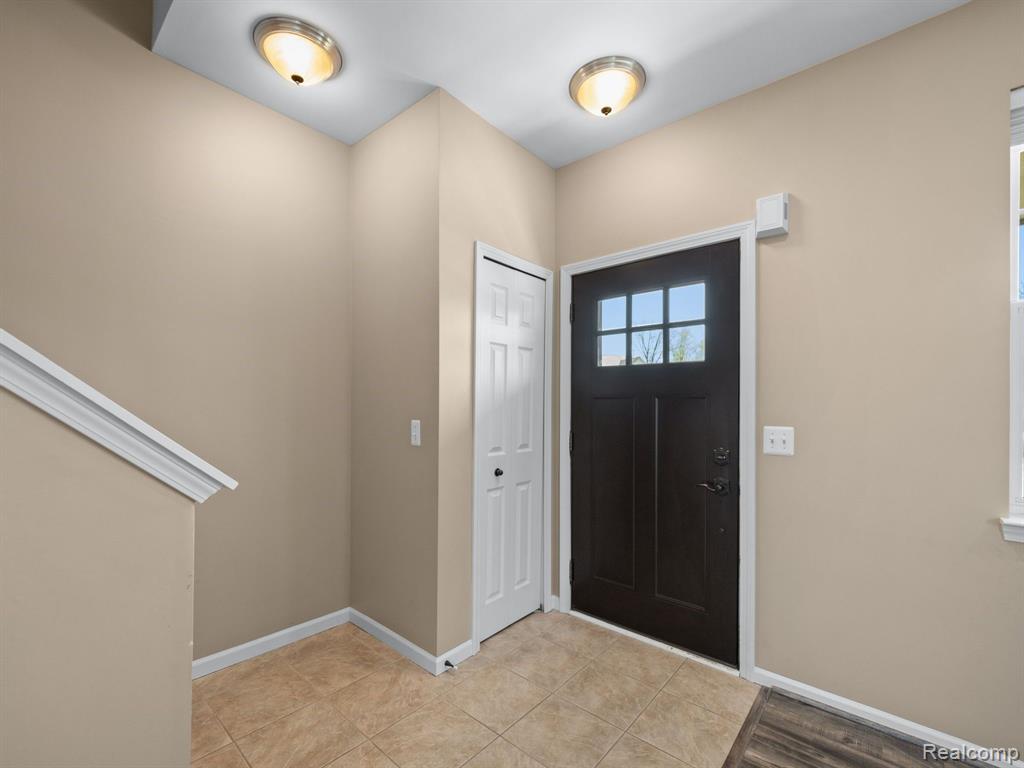 28385 COTTAGE Lane, New Hudson, MI 48165 — Photo 7