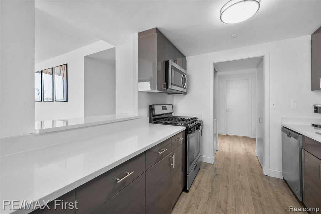 3320 Spinnaker Lane, 10D, Detroit, MI 48207 — Photo 8