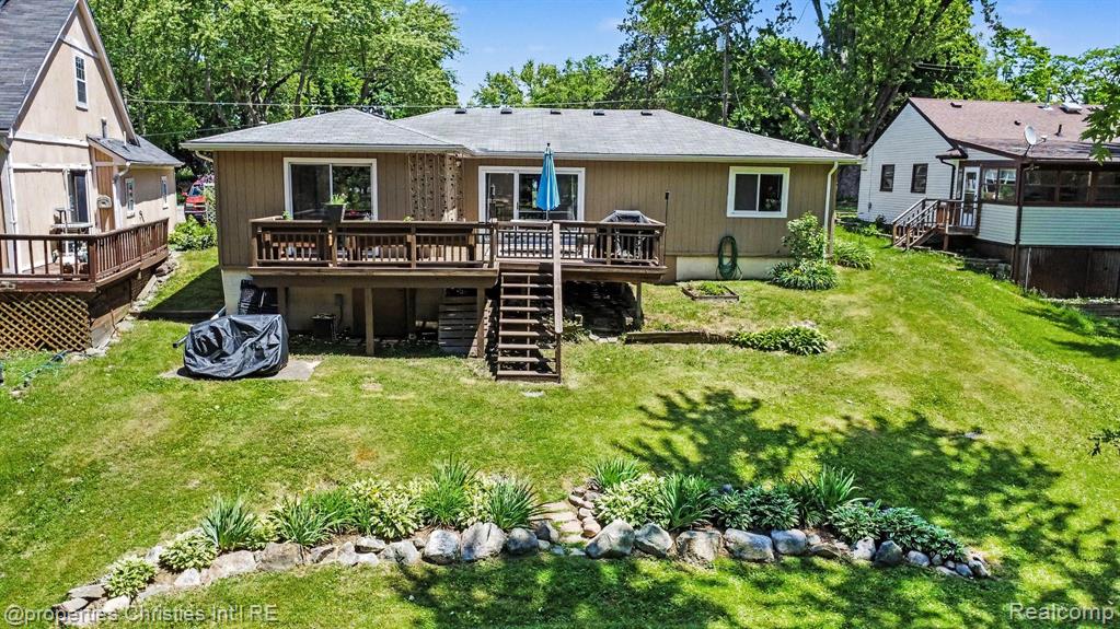 9567 Susin Lane, Clarkston, MI 48348 — front exterior
