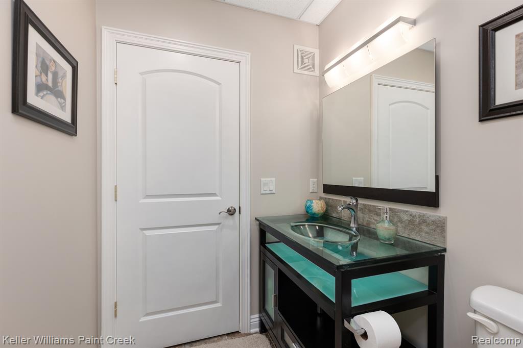 5504 Eagleview Court, Clarkston, MI 48348 — Photo 33