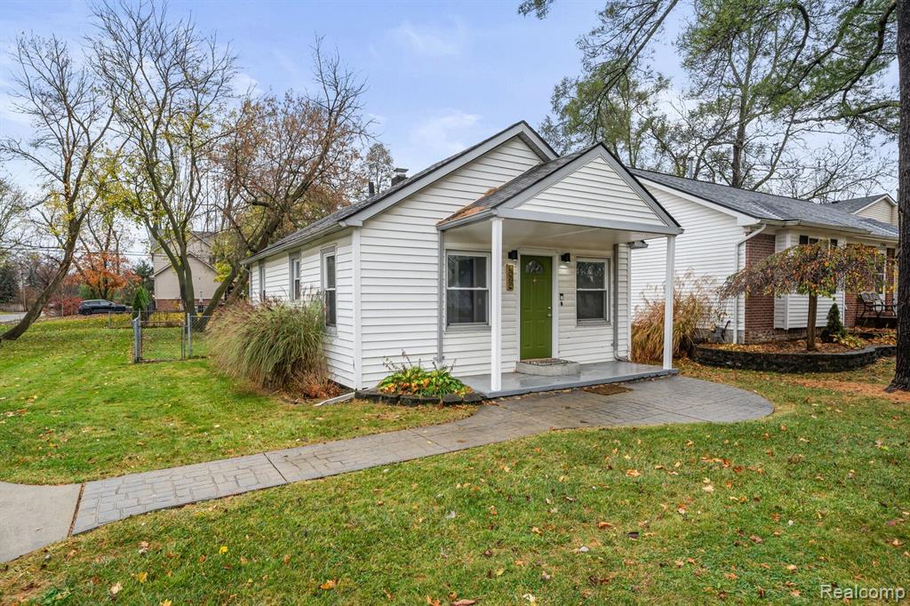 8624 RUSSELL Street, Shelby Twp, MI 48317 — front exterior