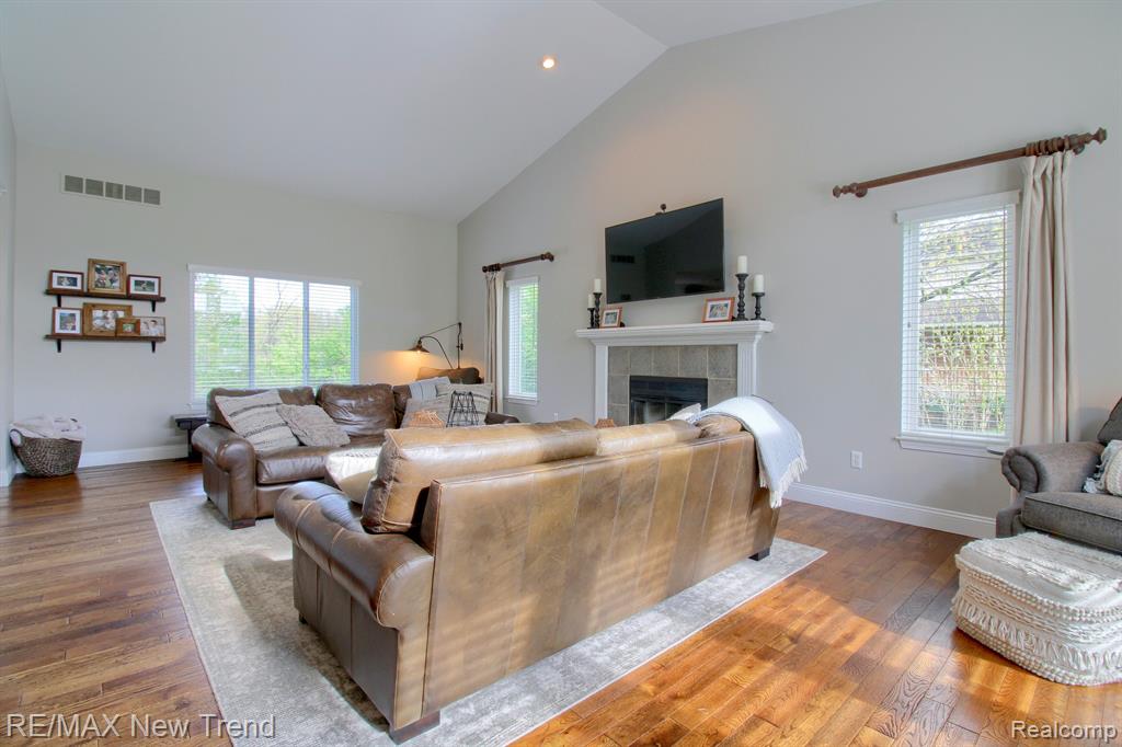 9457 DALEVIEW Drive, South Lyon, MI 48178 — Photo 7
