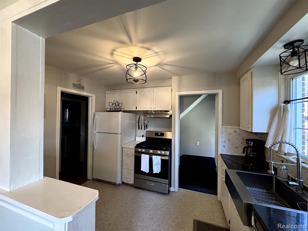9064 BECKER Avenue, Allen Park, MI 48101 — Photo 7