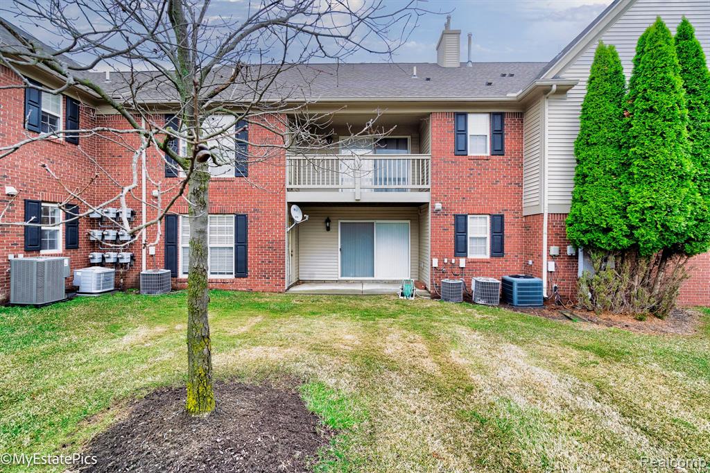 28231 CARLTON WAY Drive, Novi, MI 48377 — Photo 32