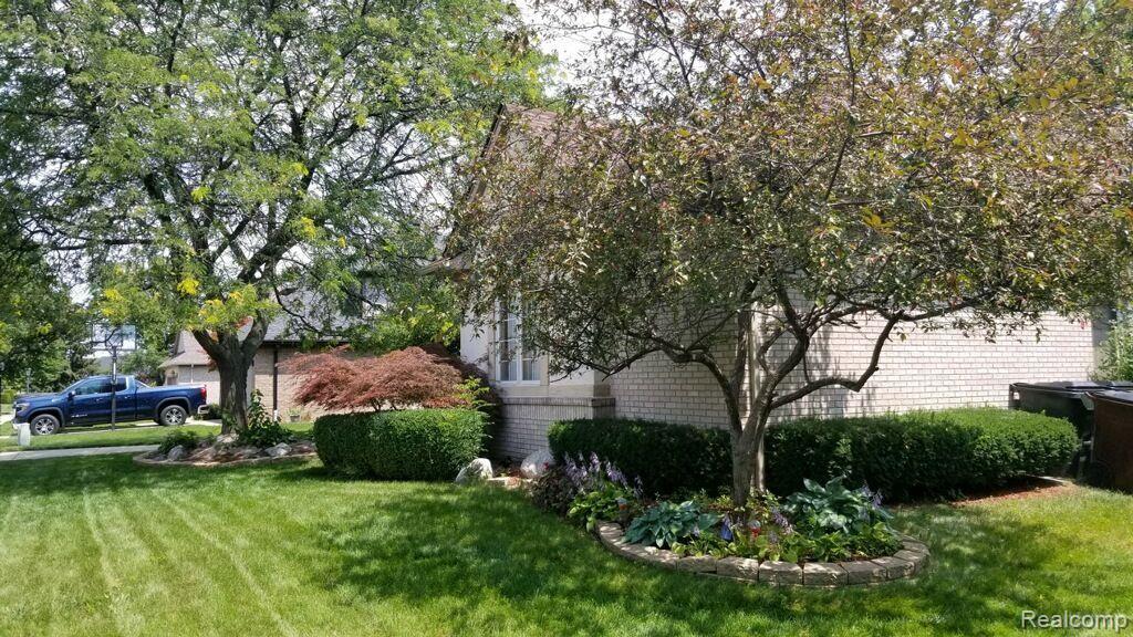 48280 ELMWOOD Drive, Shelby Twp, MI 48315 — Photo 10