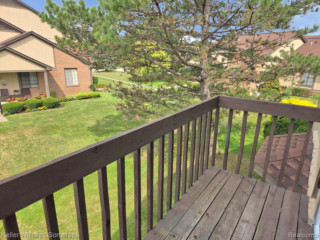 71 Meadow Wood Drive, Rochester Hills, MI 48307 — Photo 19
