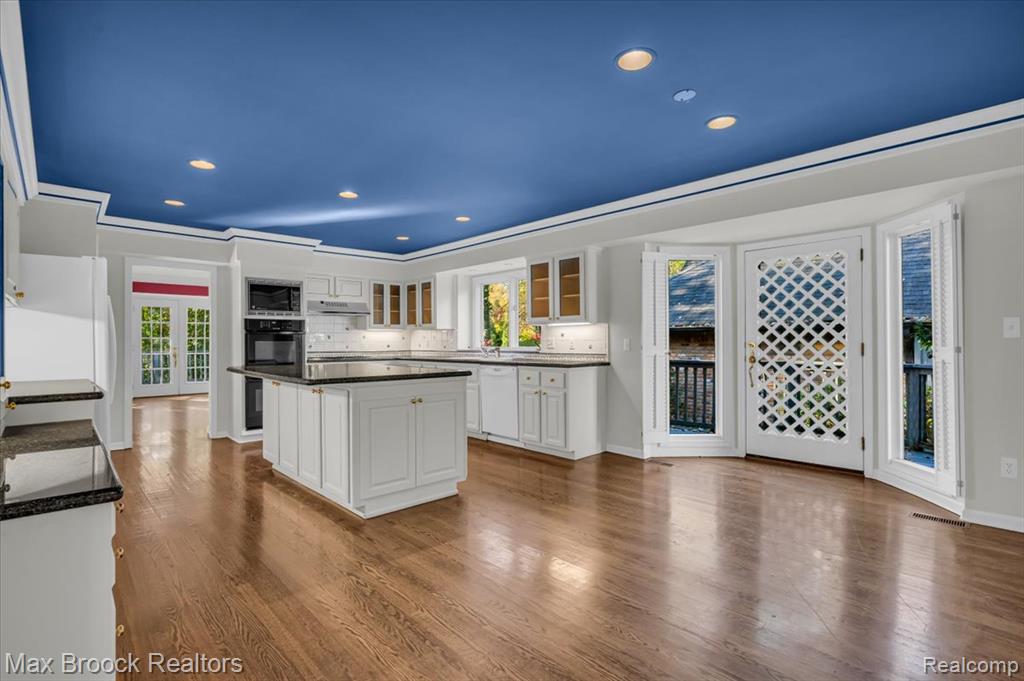 5554 Pine Brooke Court, Bloomfield Hills, MI 48304 — Photo 23