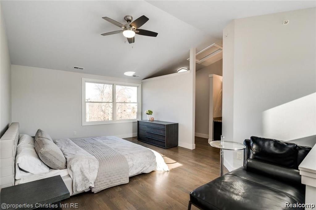 642 W 11 MILE Road, Royal Oak, MI 48067 — Photo 17