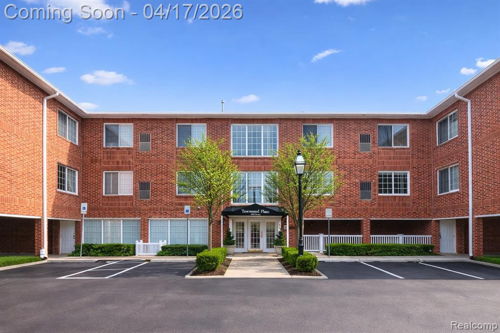 444 CHESTER Street, 425, Birmingham, MI 48009 — front exterior