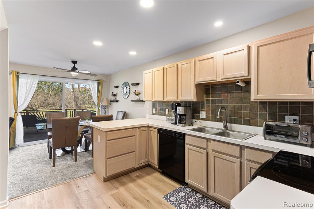 1033 Calpernia, Wixom, MI — Photo 3