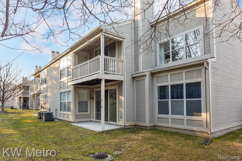 516 NEWBURNE POINTE, Bloomfield Hills, MI 48304 — Photo 35