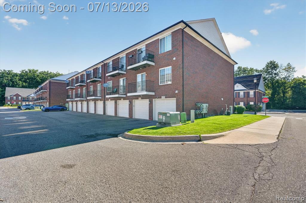 53118 Providence Drive E, 41, Utica, MI 48316 — Photo 35