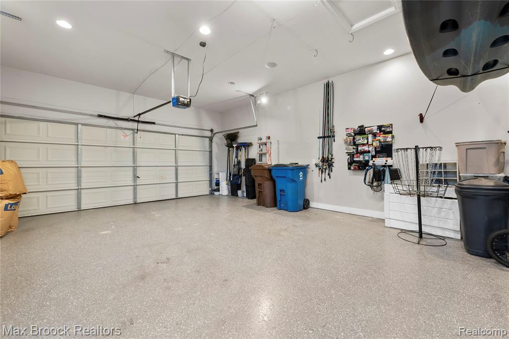 9894 High Meadow Drive, Ypsilanti, MI 48198 — Photo 19