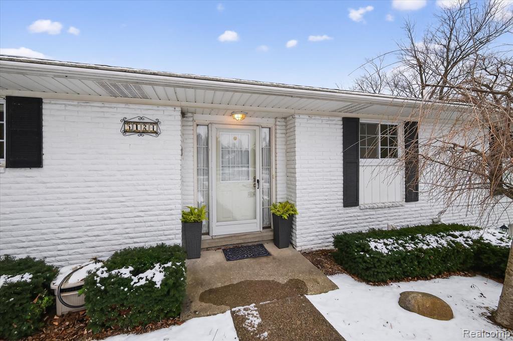 5124 Driftwood Drive, Commerce Twp, MI 48382 — Photo 3
