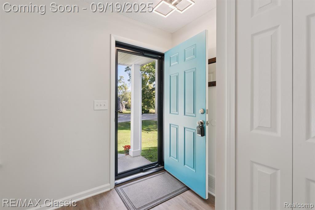 4335 Leroy Court, White Lake, MI 48383 — Photo 2
