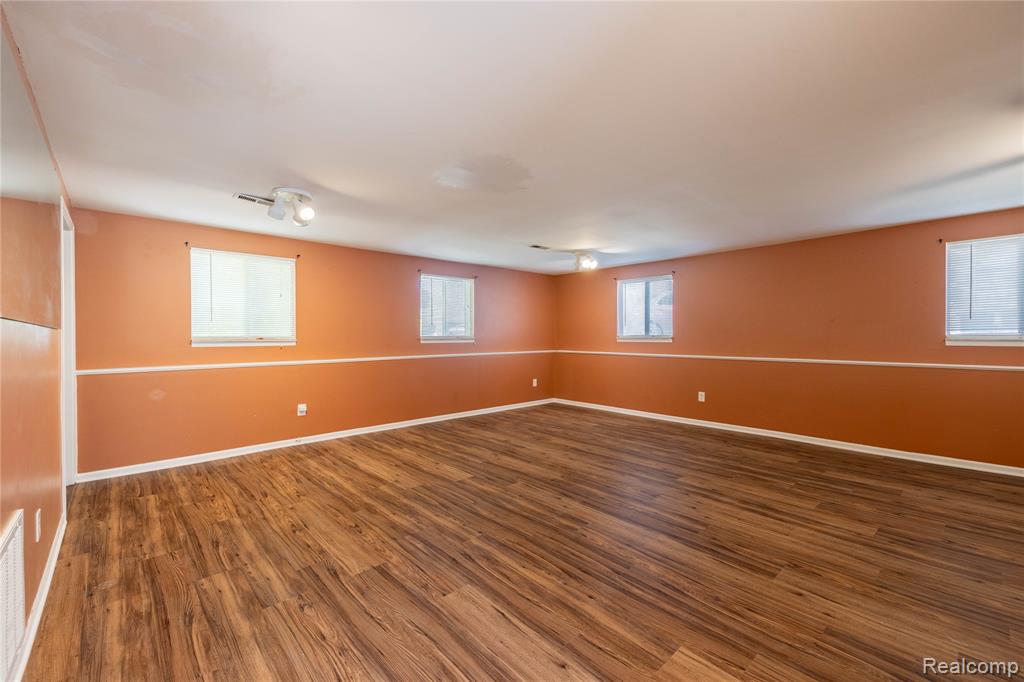 569 Hendrickson Boulevard, Clawson, MI — Photo 22
