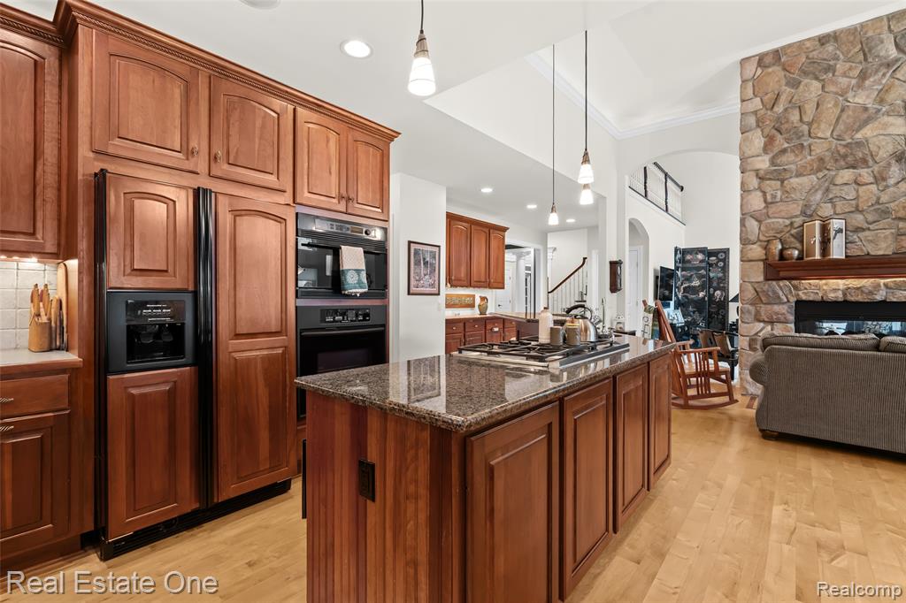 16048 Pine Bluff Court, Fenton, MI 48430 — Photo 10
