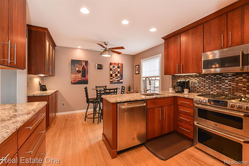 4490 GOLF VIEW Drive, Brighton, MI 48116 — Photo 29